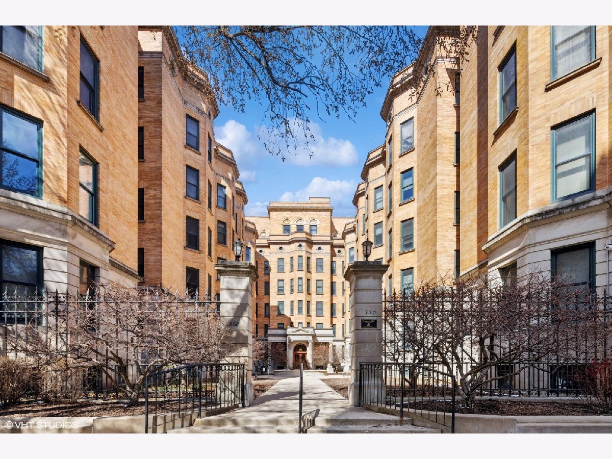 Condominiums Sold Commodore Chicago Illinois, 550 Surf