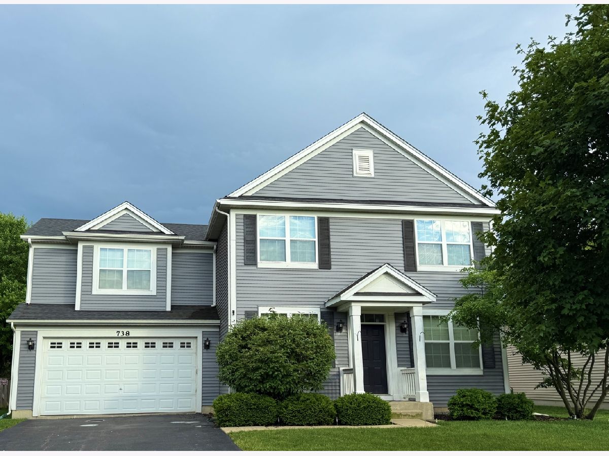 Homes & Townhomes & Condos Rented Churchill Club Oswego Illinois, 738 Spires
