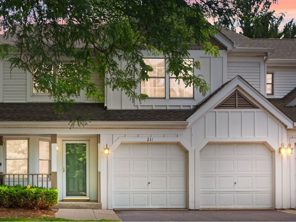  Sold Carpentersville Illinois, 211 Spring Point