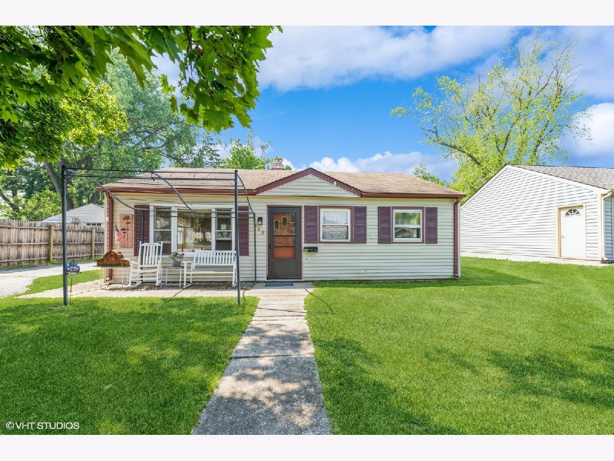  Sold Woodstock Illinois, 122 Beech