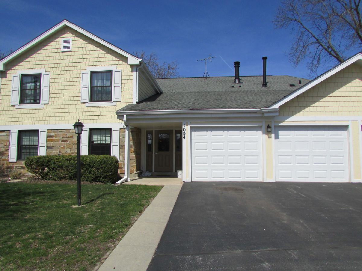 Condos & Townhomes Rented Lexington Commons Wheeling Illinois, 1054 Driftwood