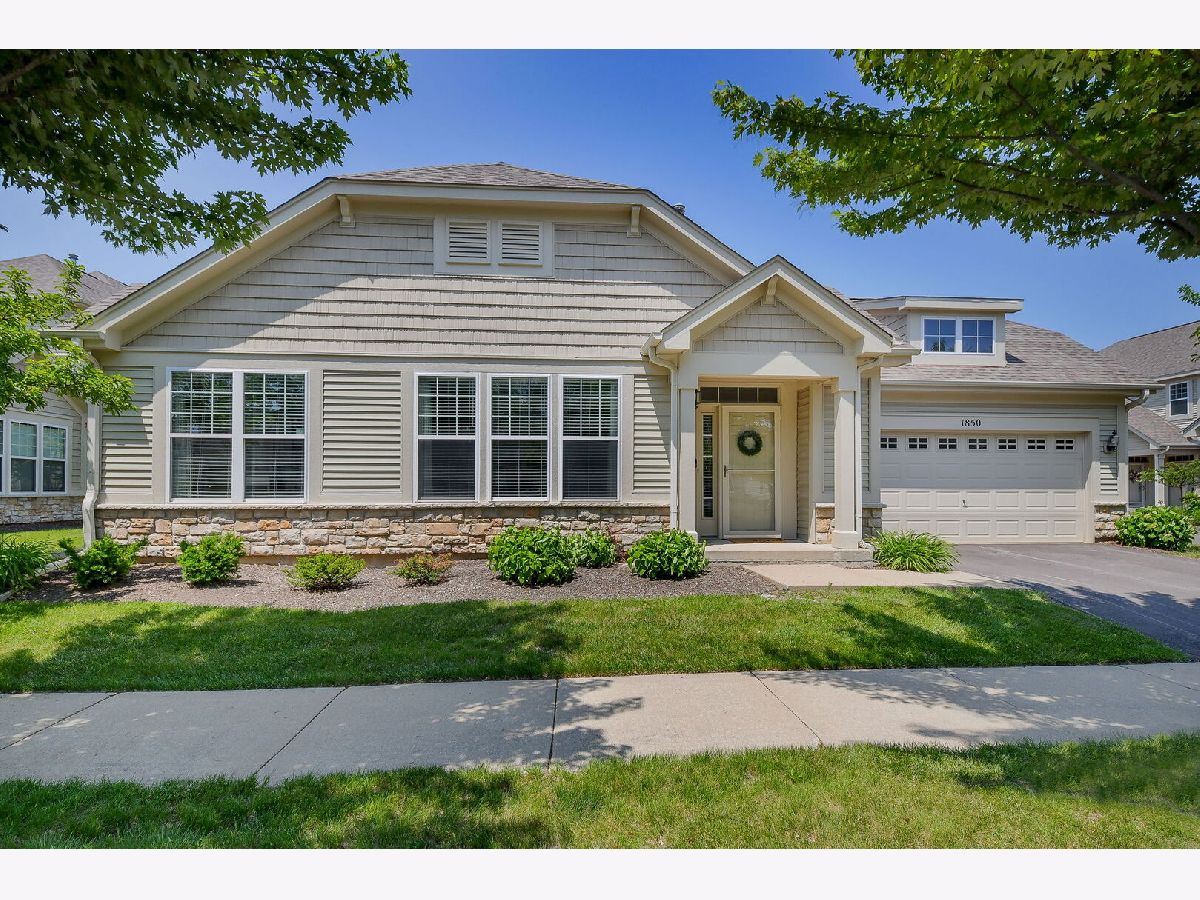 Townhomes & Condos & Homes Sold Stonegate West Aurora Illinois, 1850 Foxridge