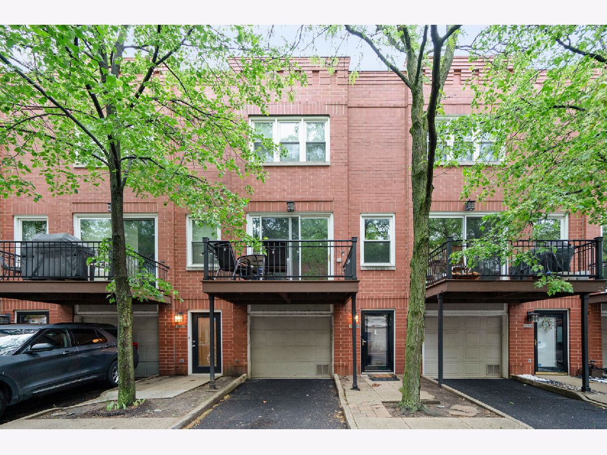 Townhomes & Condos & Homes Sold Landmark Village Chicago Illinois, 2803 Wolcott