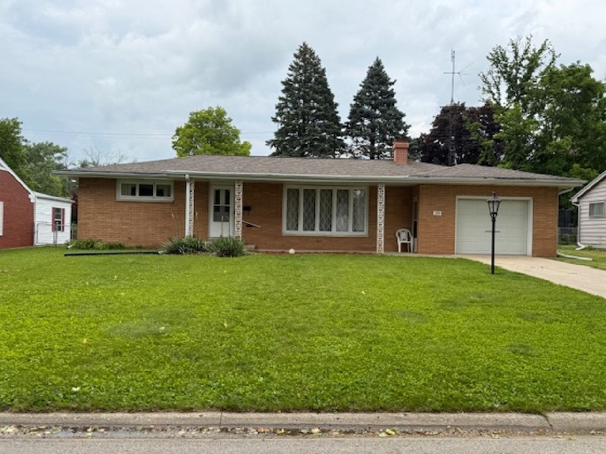 Homes & Condos & Townhomes Sold Fairway Knolls Bloomington Illinois, 206 Sherwood