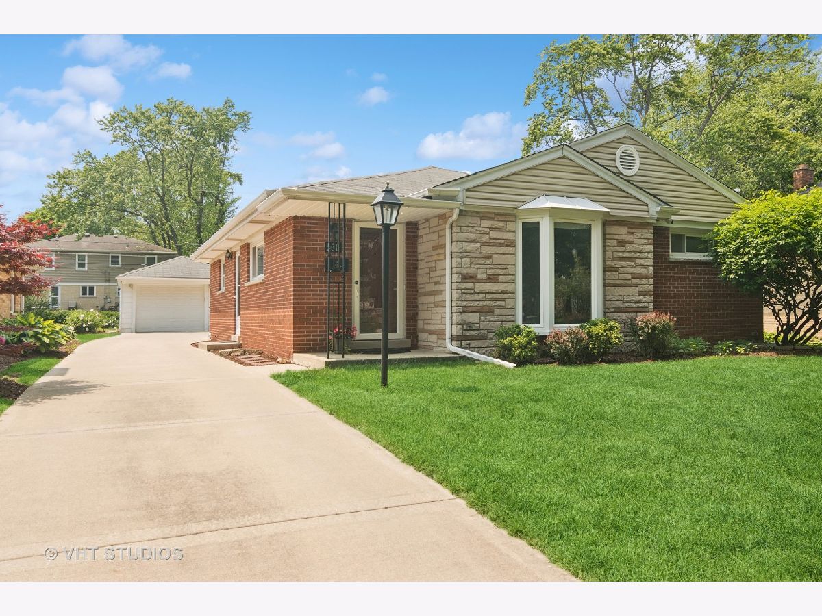 Homes & Condos & Townhomes Sold Pioneer Park Arlington Heights Illinois, 530 Mitchell
