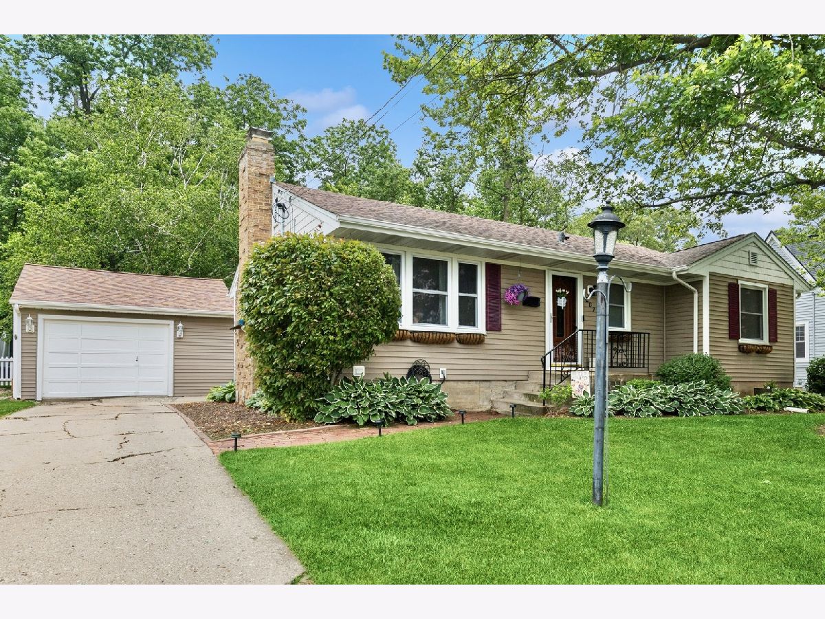  Sold East Dundee Illinois, 207 Van Buren