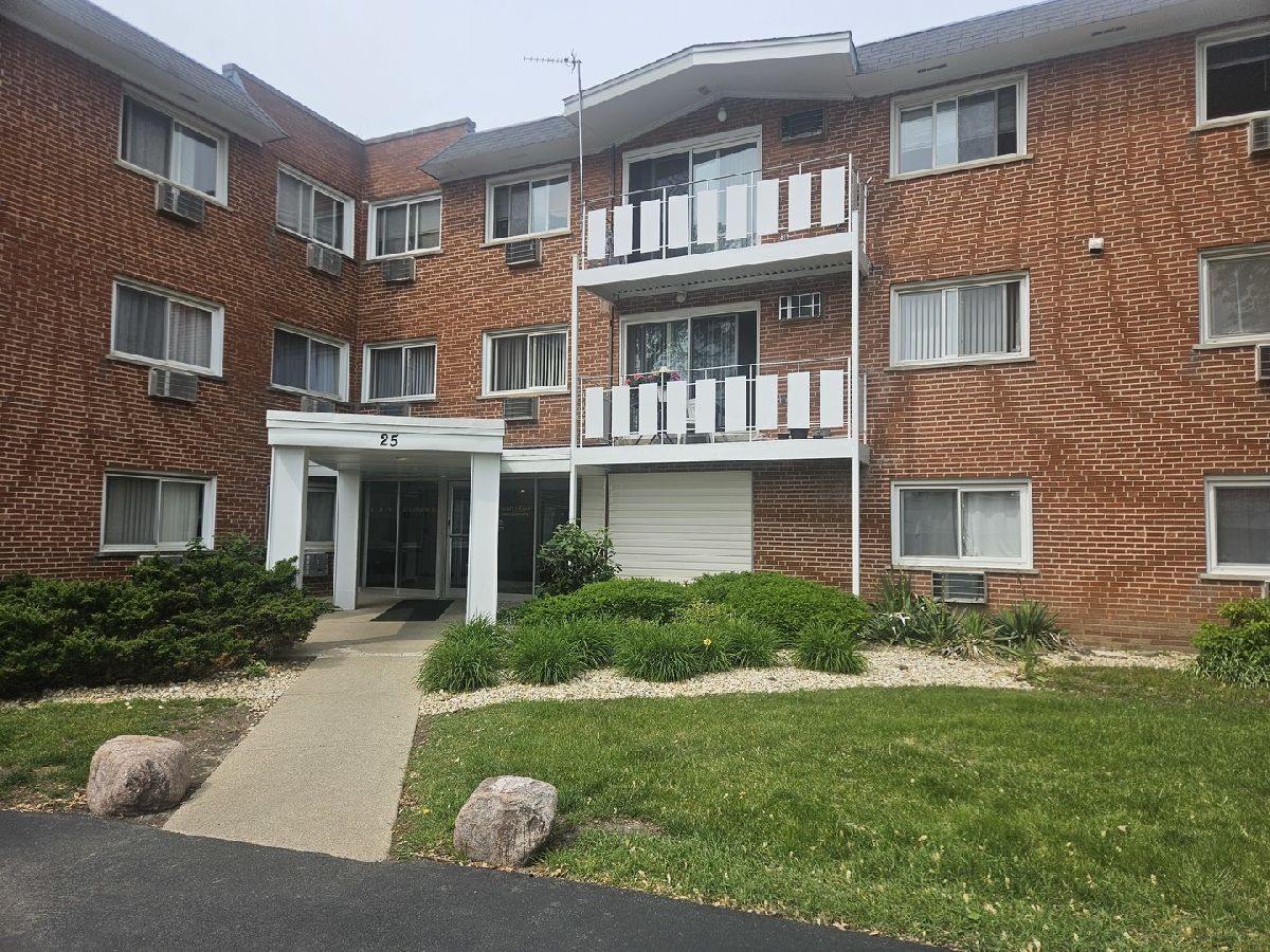 Condos & Townhomes Rented Country Club Condominium Arlington Heights Illinois, 25 Palatine