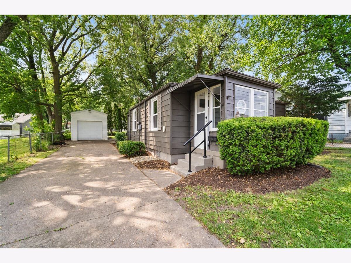 Homes & Condos & Townhomes Sold South Hill Bloomington Illinois, 311 Stewart