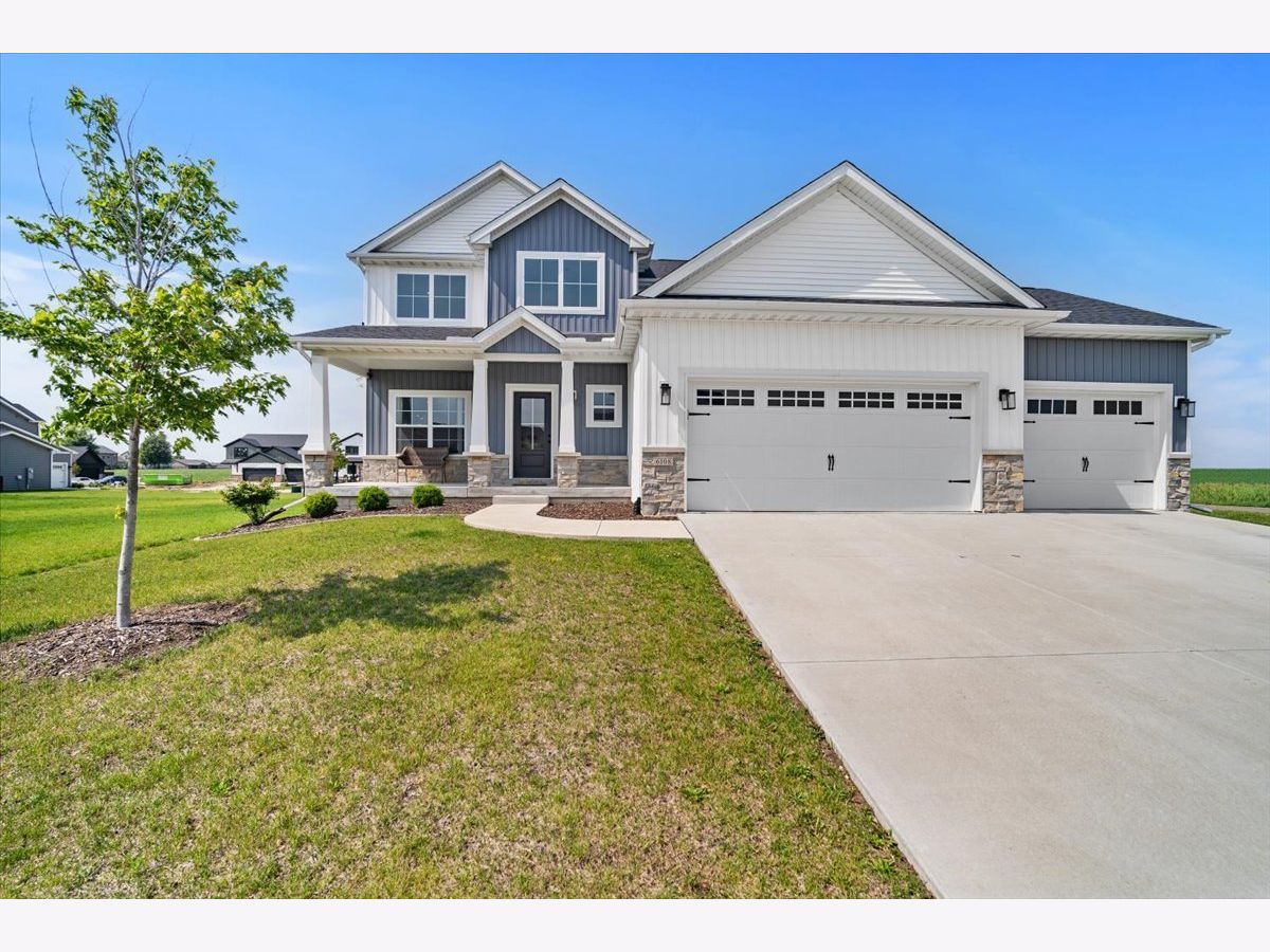 Homes & Condos & Townhomes For Sale Grove On Kickapoo Creek Bloomington Illinois, 6108 Wrigley Drive