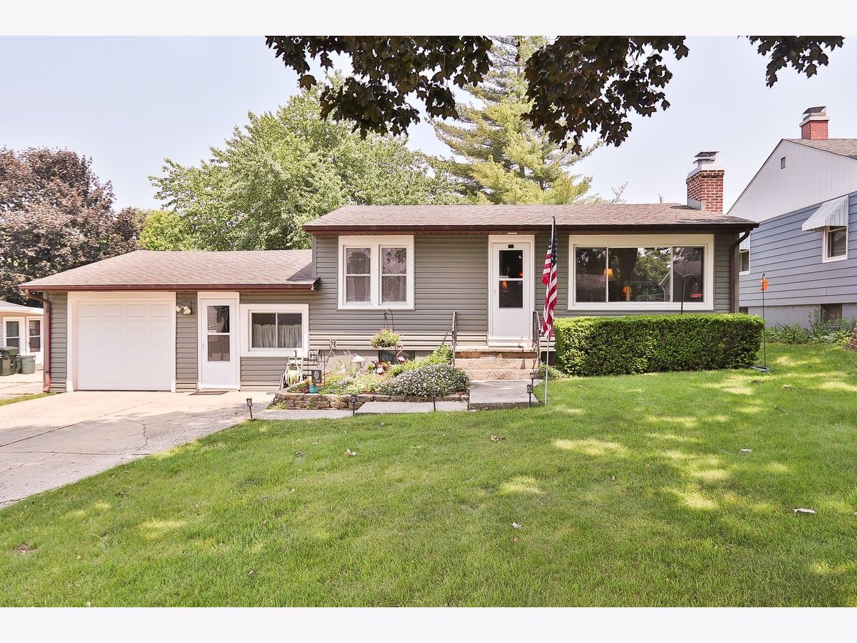 Homes Sold Fox River Crystal Spring South Elgin Illinois, 274 Crystal