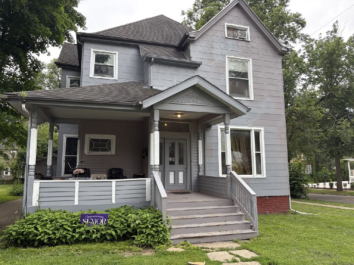 Homes & Condos & Townhomes Sold Dimmitts Grove Bloomington Illinois, 501 Grove