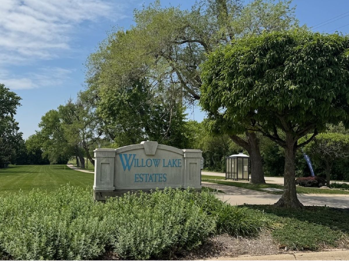 Homes Sold Willow Lake Estates Elgin Illinois, 1124 Bayside