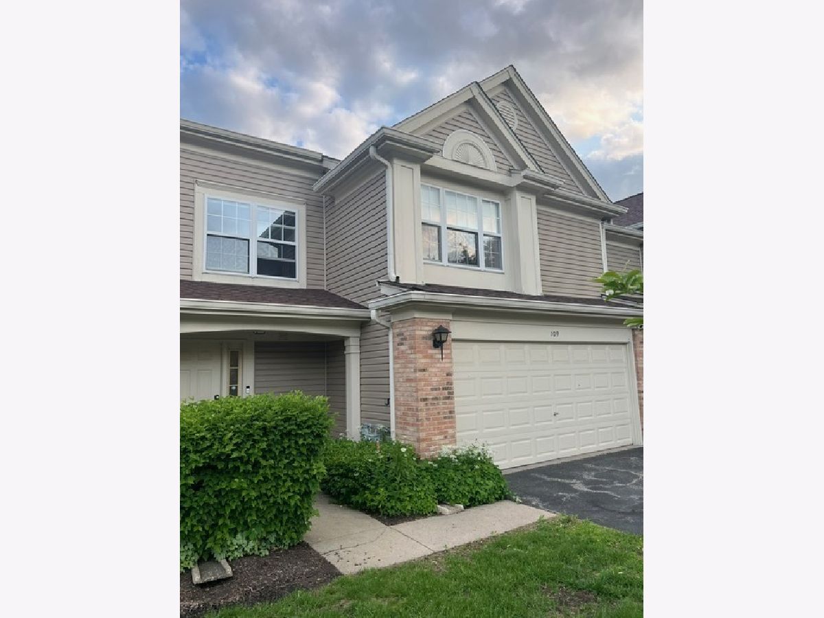 Townhomes & Condos Rented Towne Place West Schaumburg Illinois, 109 Holmes