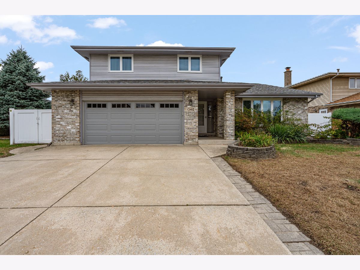  For Sale Crestwood Illinois, 13412 Le Claire Avenue