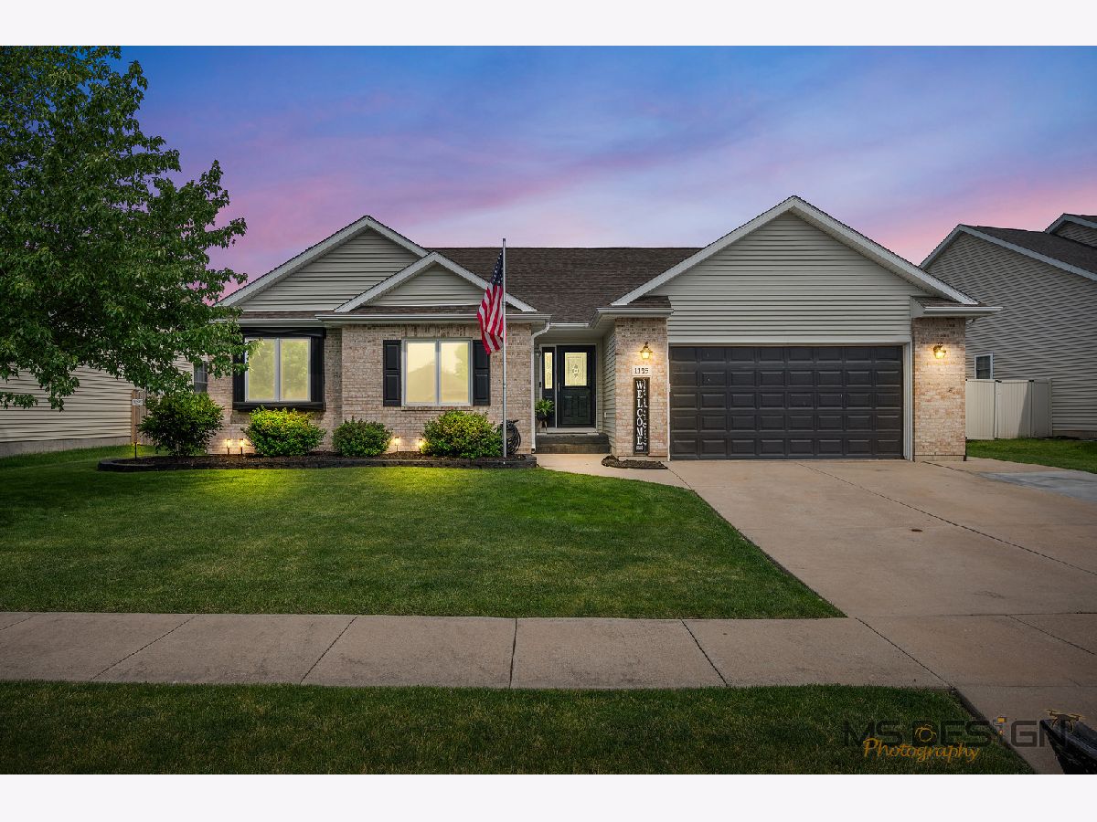 Homes & Townhomes & Condos Sold Townsend Woods Sycamore Illinois, 1125 Oxford