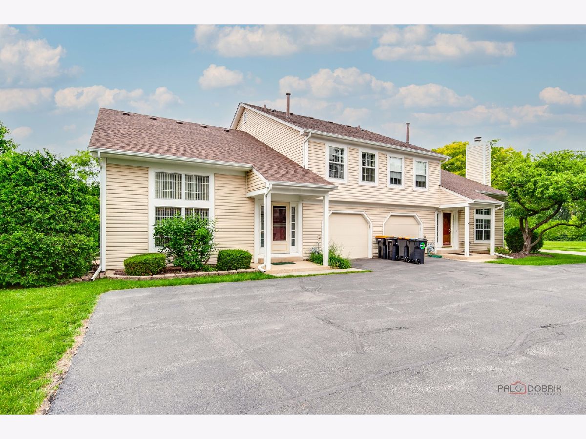 Townhomes Sold Southgate Manor Streamwood Illinois, 373 Wisteria