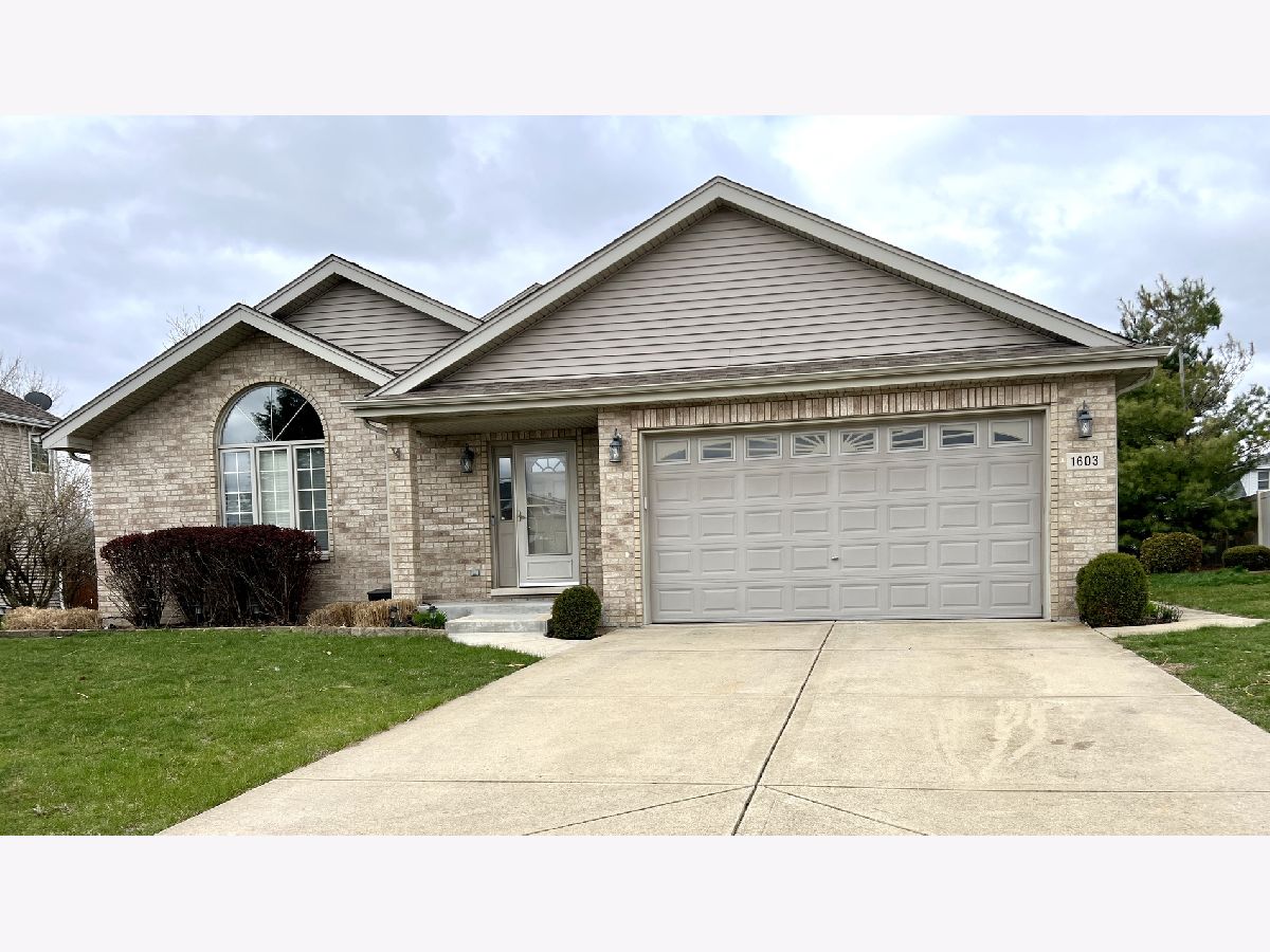 Homes Sold Hunters Run Bourbonnais Illinois, 1603 Hunters Run