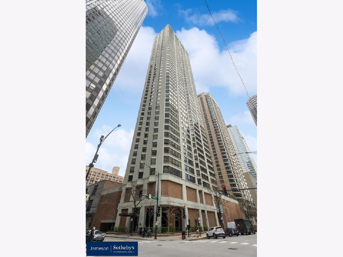 Condos & Townhomes Rented Streeterville Chicago Illinois, 400 Ohio