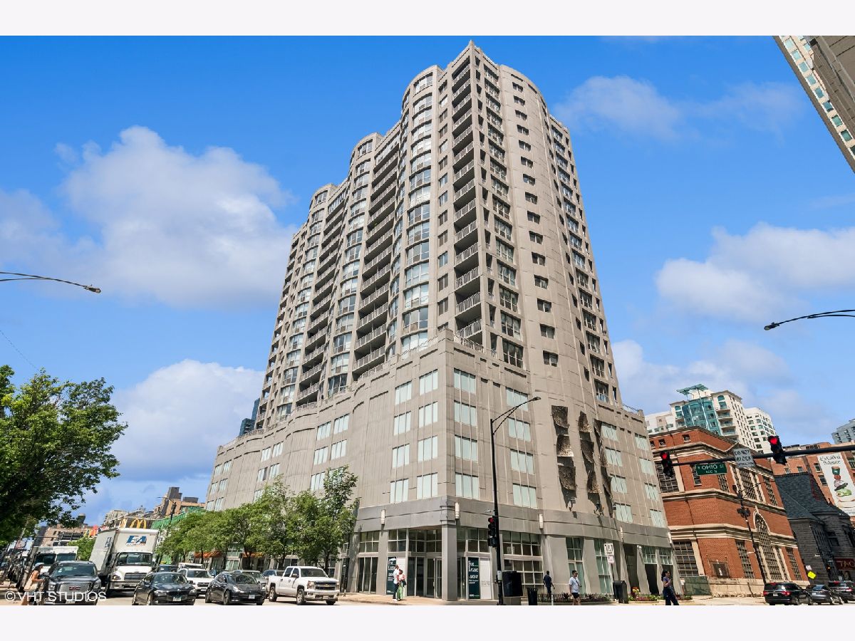 Condominiums Rented Farallon Chicago Illinois, 600 Dearborn