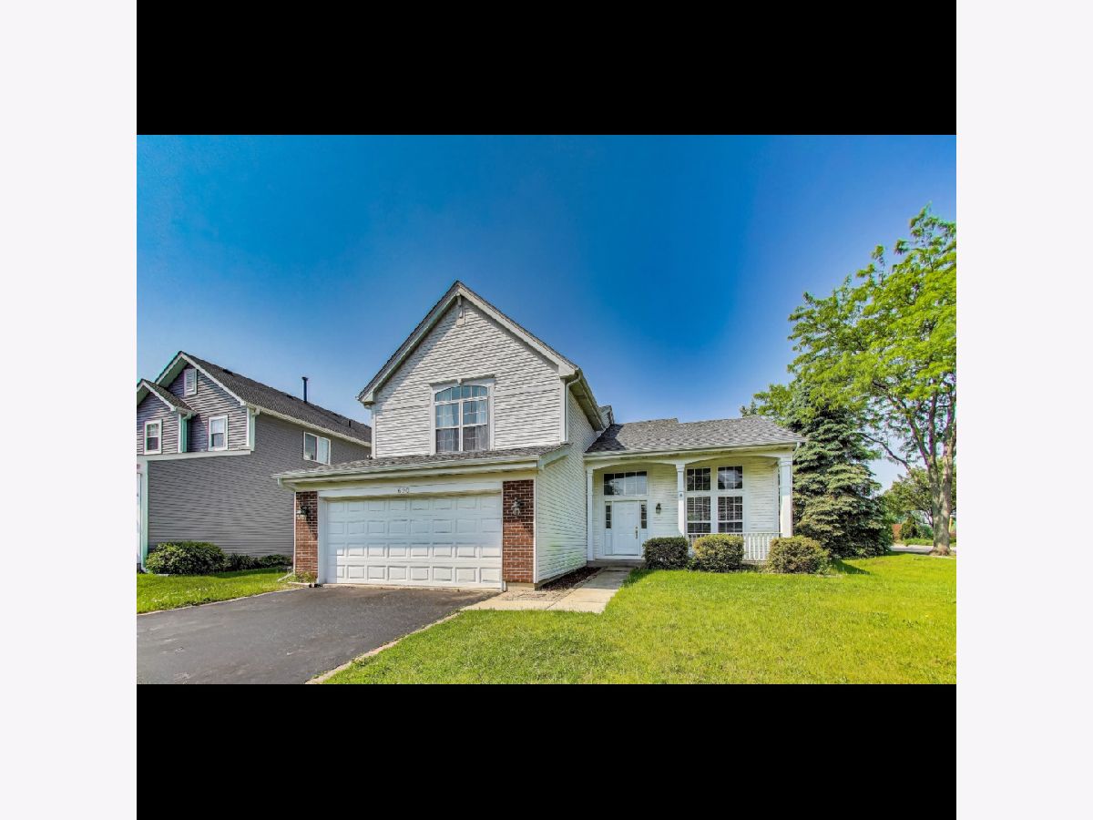  Sold Lindenhurst Illinois, 670 Hastings