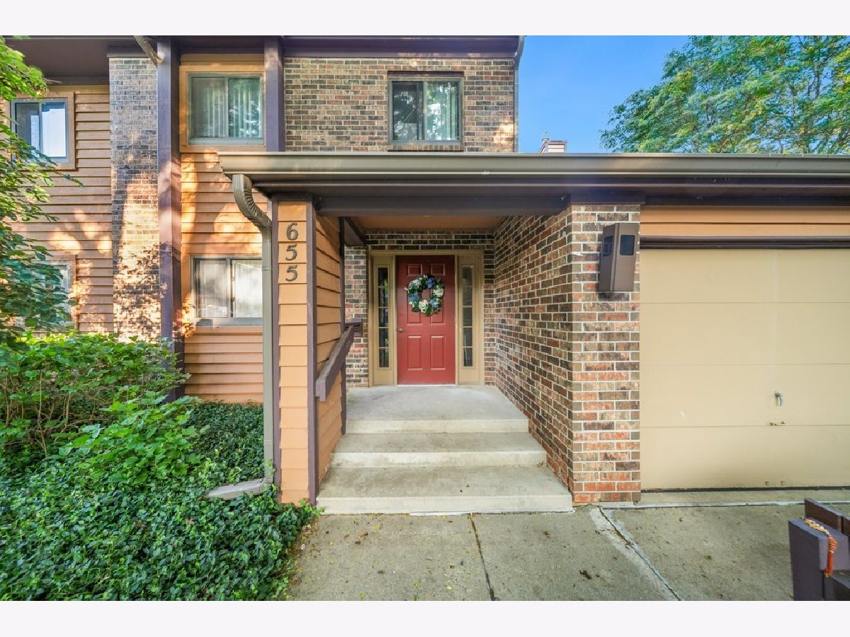 Condominiums Sold Waverly Commons Elgin Illinois, 655 Waverly