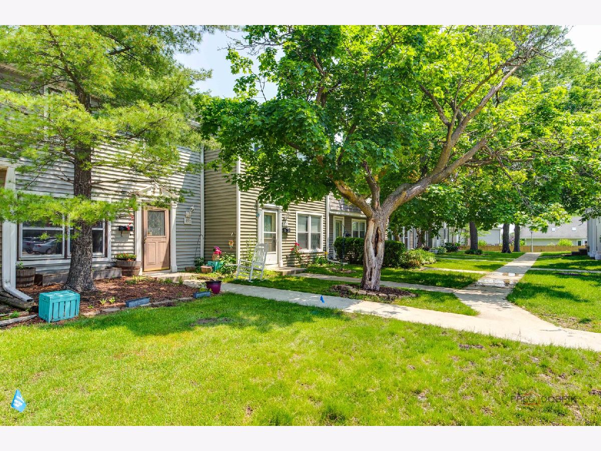 Townhomes & Condos Sold Sheffield Towne Schaumburg Illinois, 831 Mansfield