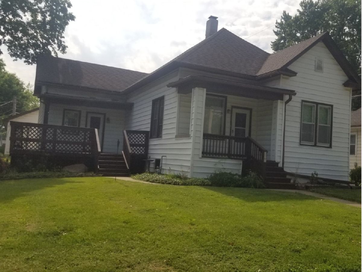  Rented Lasalle Illinois, 727 Chartres