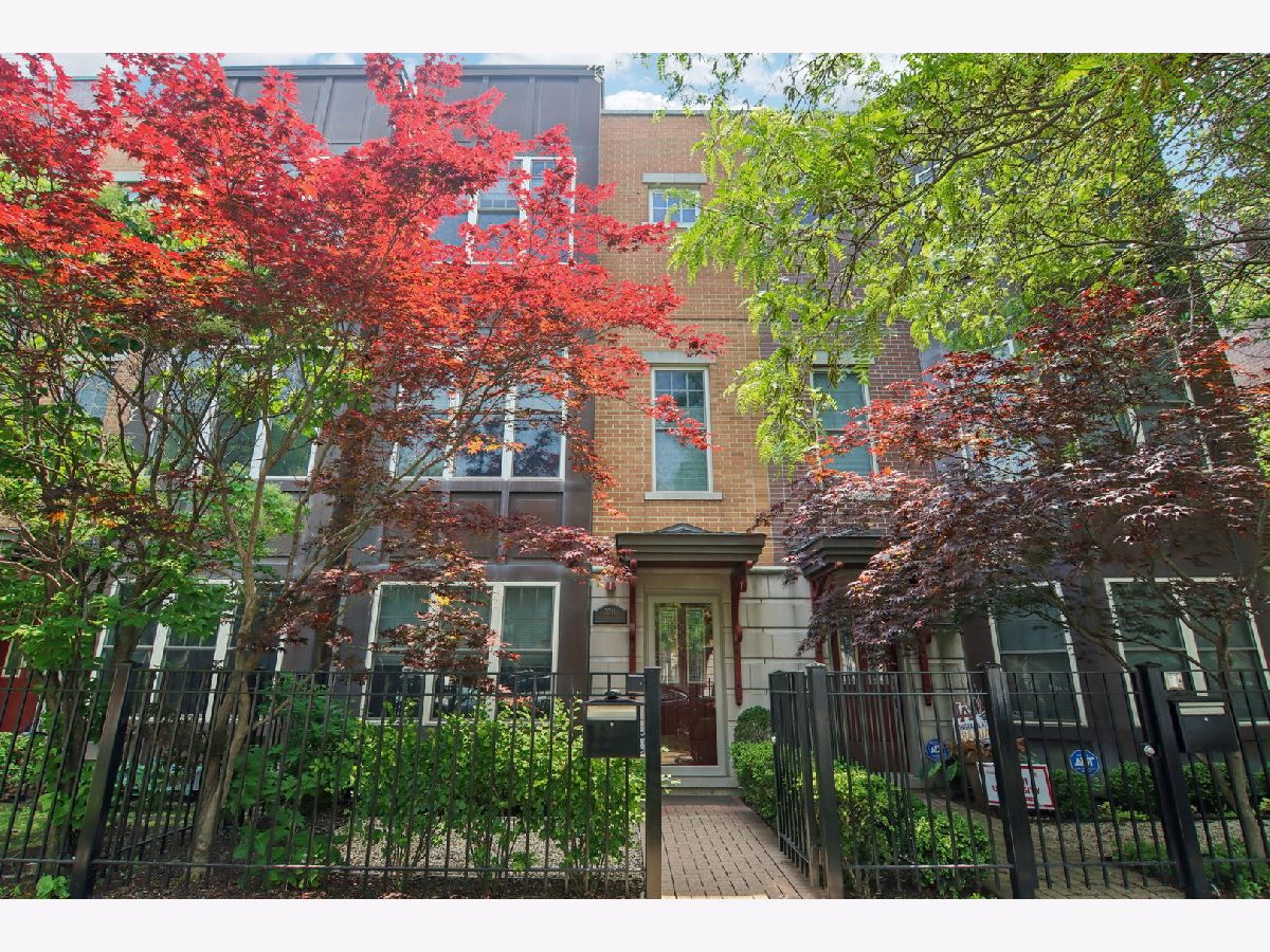  Sold Chicago Illinois, 3011 Cornelia