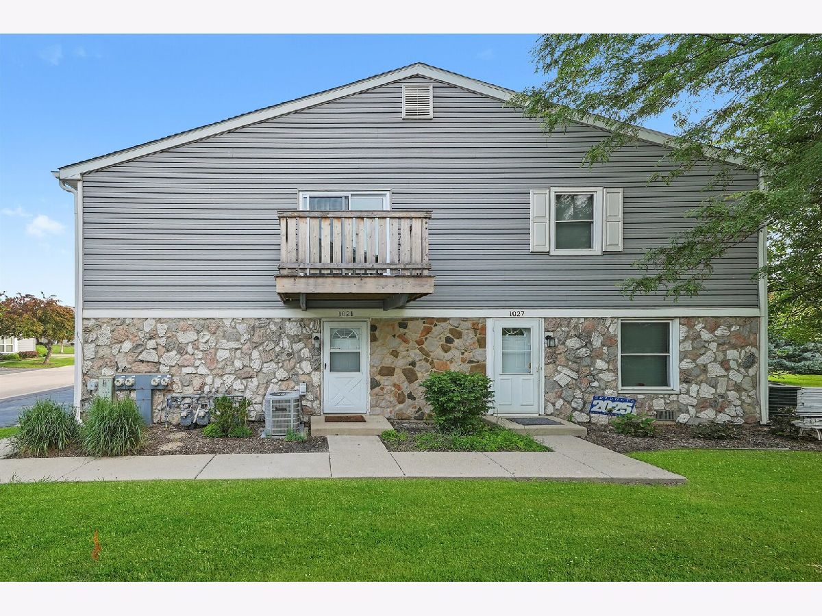 Townhomes & Condos & Homes Rented Nantucket Cove Schaumburg Illinois, 1021 Brunswick Harbor