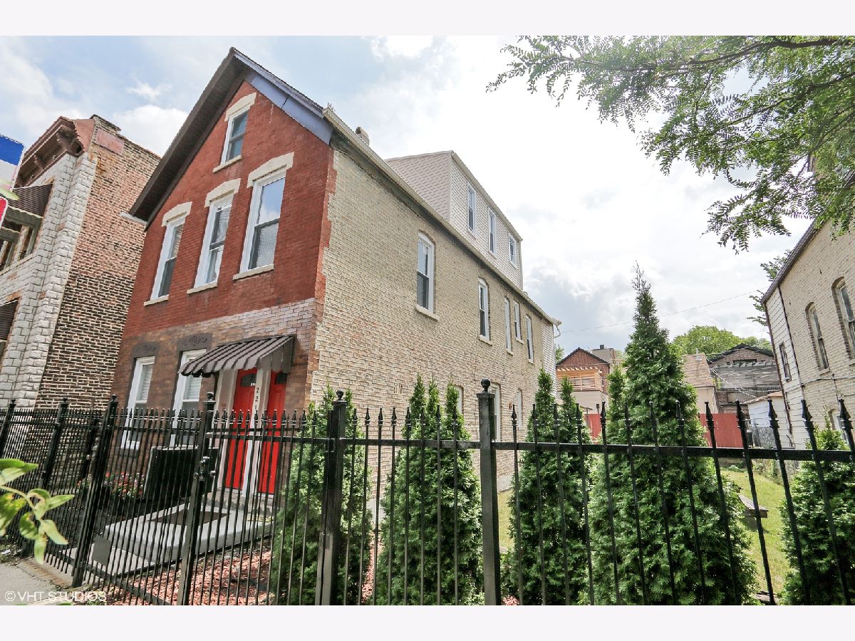 Condos & Townhomes & Homes Rented Bucktown Chicago Illinois, 2217 Armitage