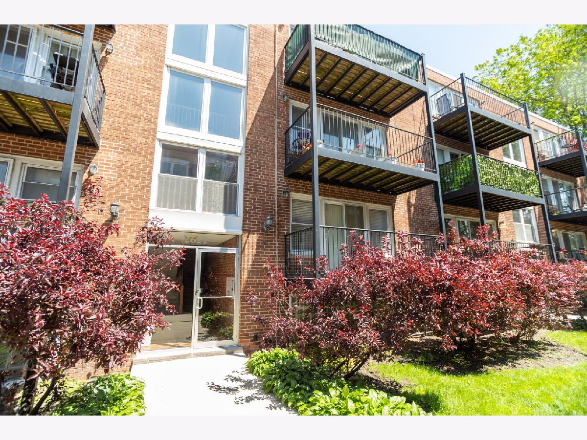 Homes & Condos & Townhomes Rented Bowmanville Chicago Illinois, 2622 Catalpa