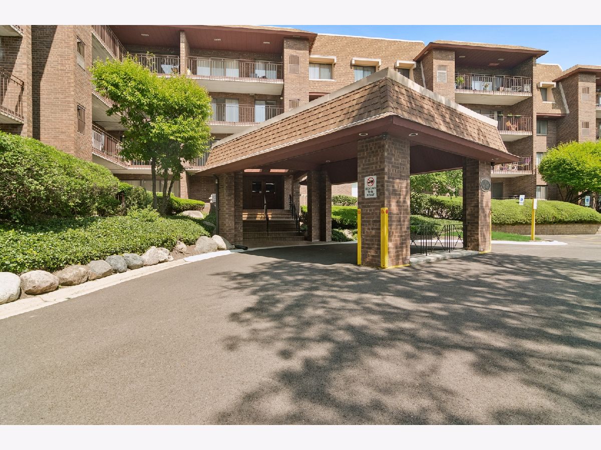 Condominiums Sold Oak Creek Buffalo Grove Illinois, 101 Old Oak