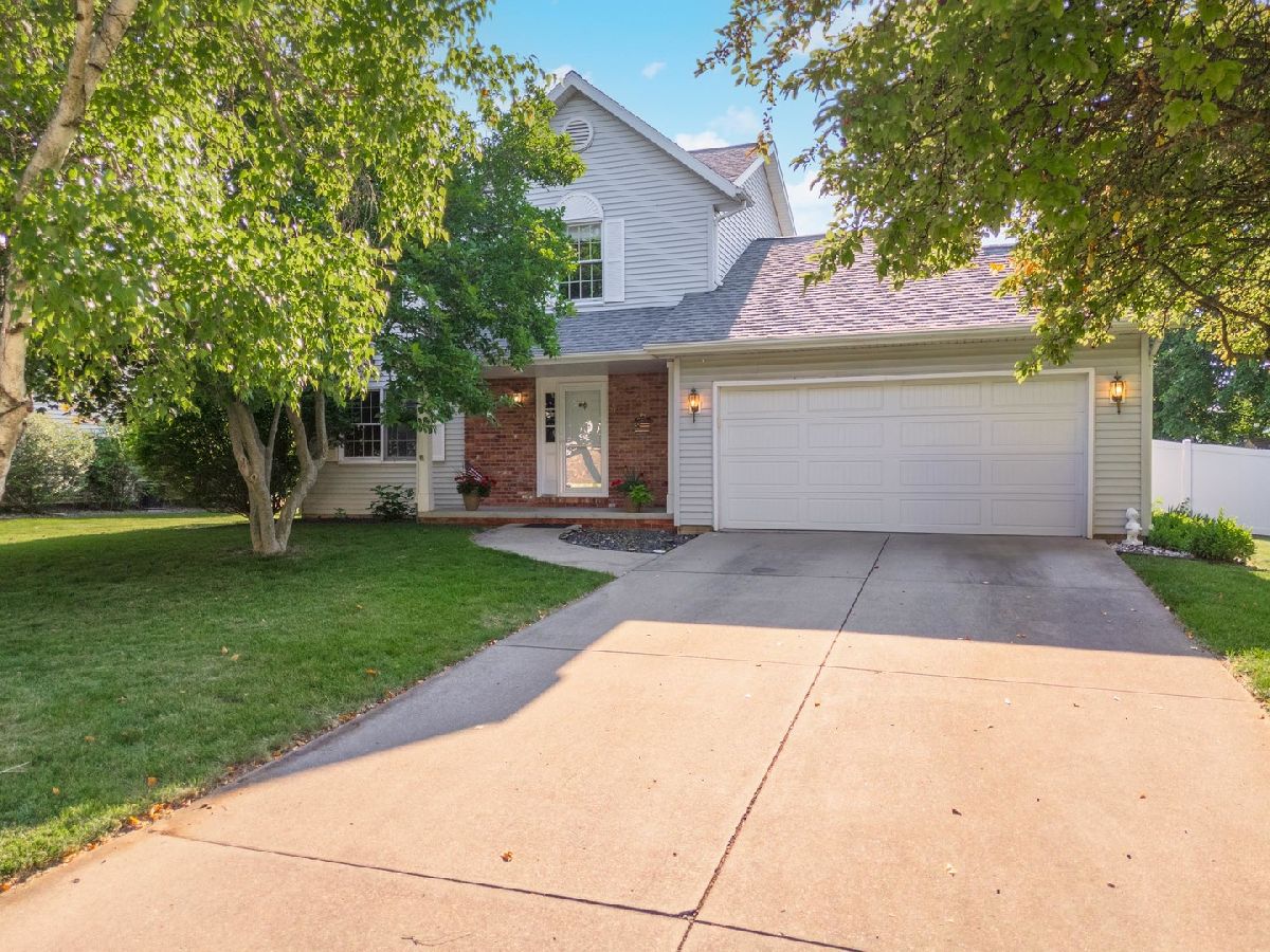 Homes & Condos & Townhomes Sold University Park Normal Illinois, 216 Garden
