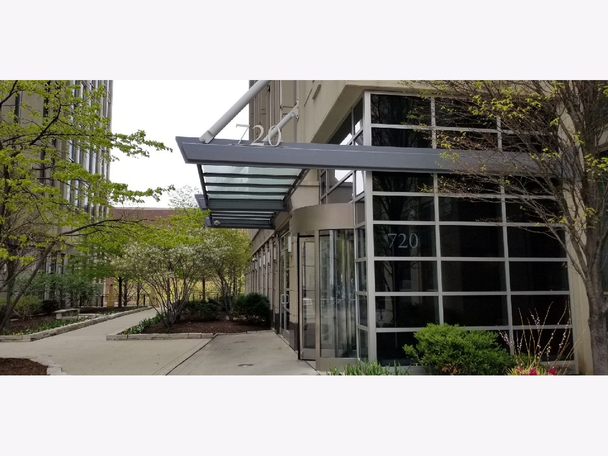 Condominiums Rented Two River Place Chicago Illinois, 720 Larrabee