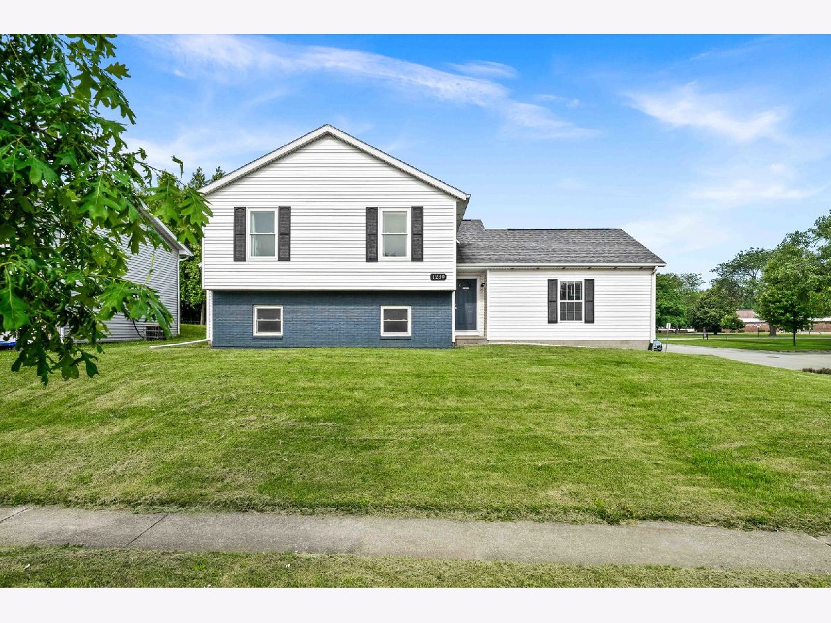 Homes & Condos & Townhomes Sold Lincolnwood Bloomington Illinois, 1230 Hershey