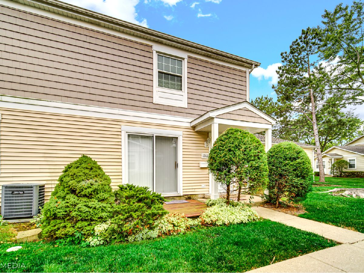 Townhomes & Condos Rented Cedar Run Wheeling Illinois, 1202 Quincy