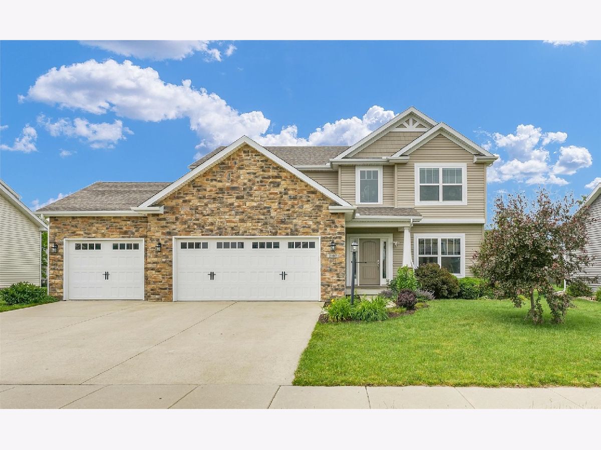 Homes For Sale Wills Trace Champaign Illinois, 2107 Max Run Drive