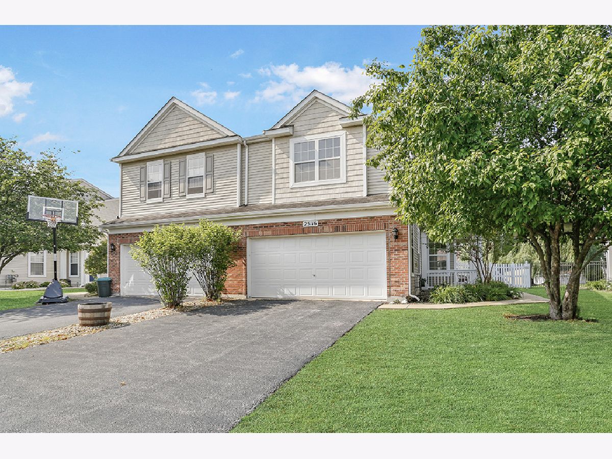 Townhomes & Homes For Sale Brookstone Springs Manhattan Illinois, 25116 Colligan Street