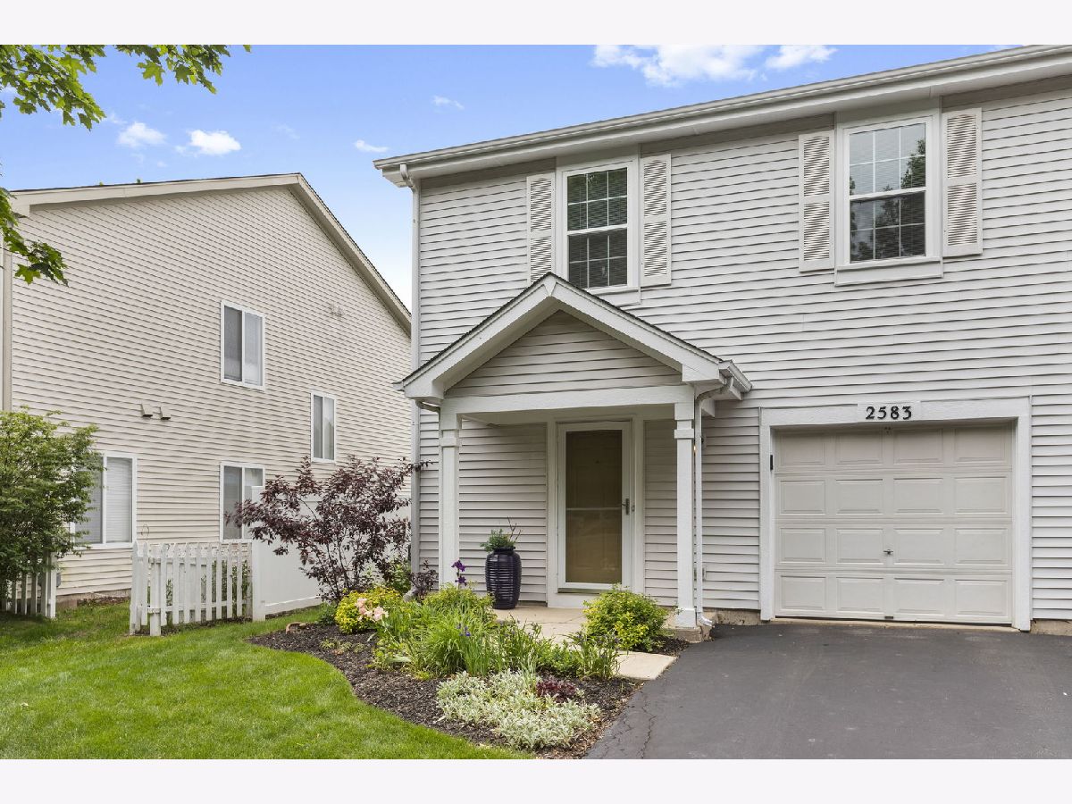 Townhomes & Condos & Homes Sold Woodlake Naperville Illinois, 2583 Warm Springs