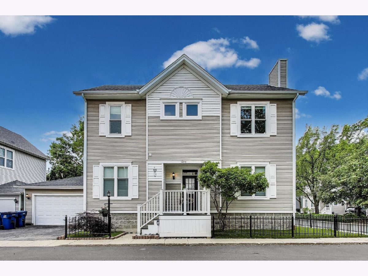 Townhomes & Condos & Homes Sold Landmark Village Chicago Illinois, 2855 Wolcott