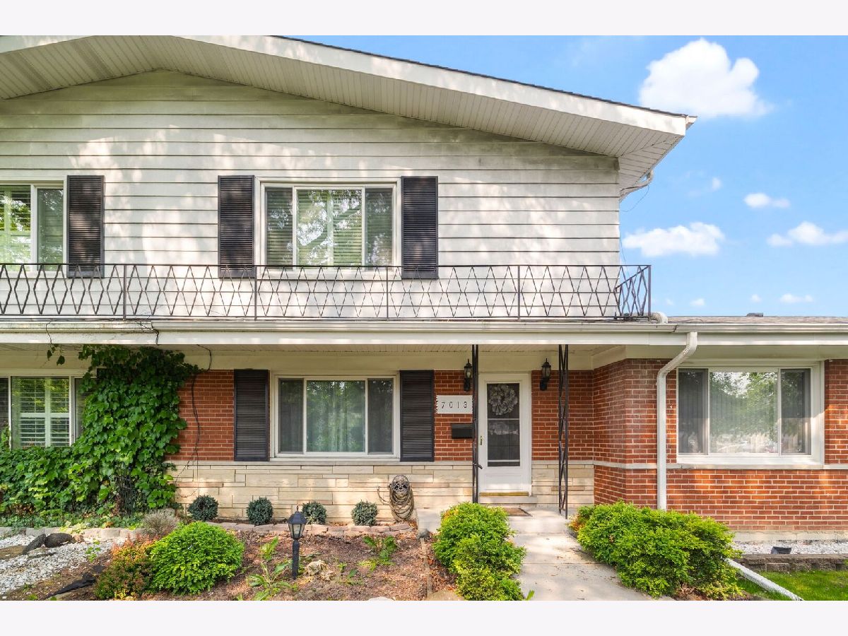 Townhomes & Homes Sold Chesterfield Gardens Niles Illinois, 7013 Greenleaf
