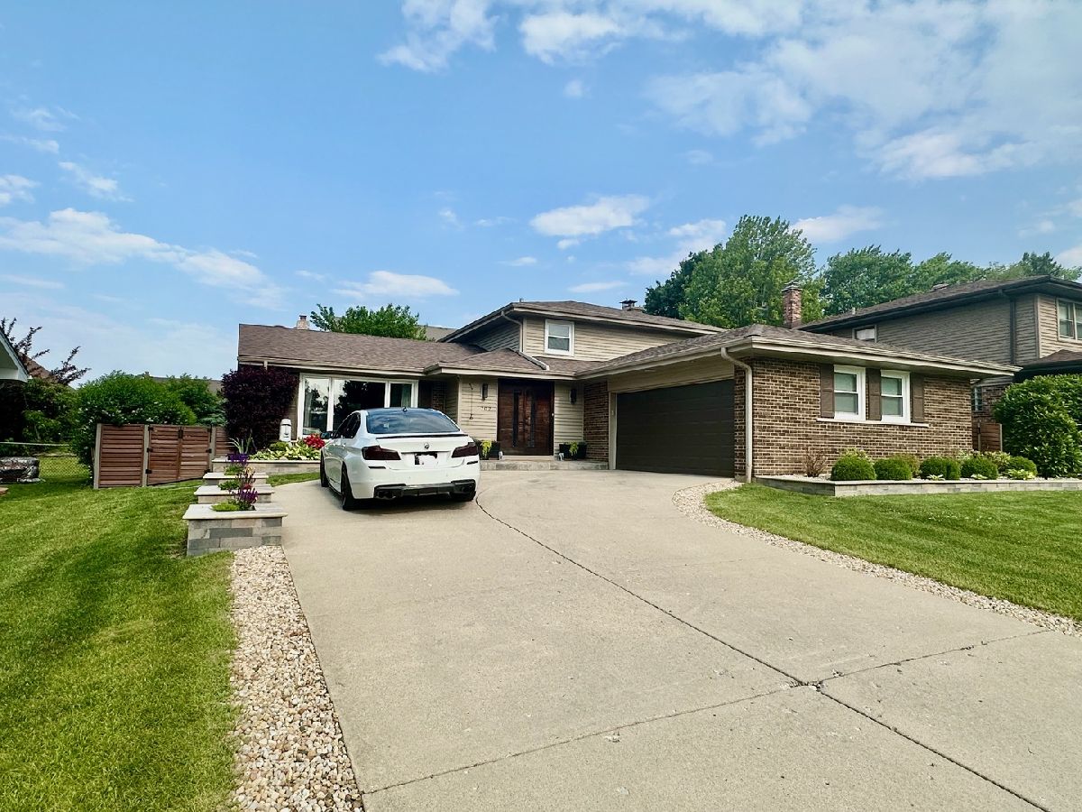 Homes & Condos & Townhomes Sold Lancer Park Schaumburg Illinois, 702 Huntington