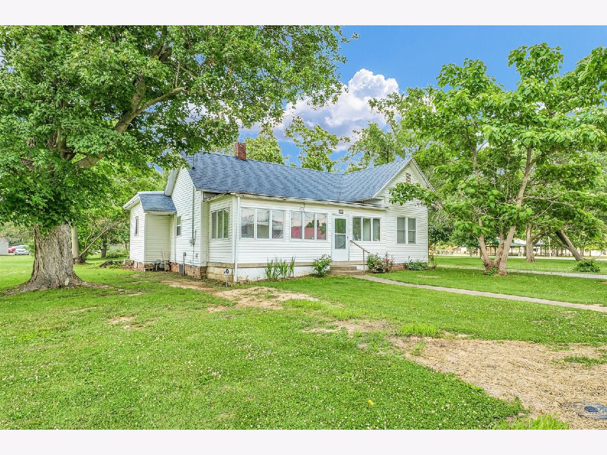  Sold Oakland Illinois, 215 Blevins