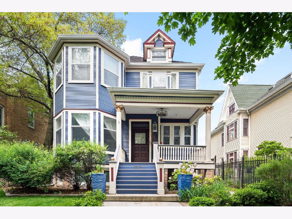  For Sale Chicago Illinois, 4748 Beacon Street