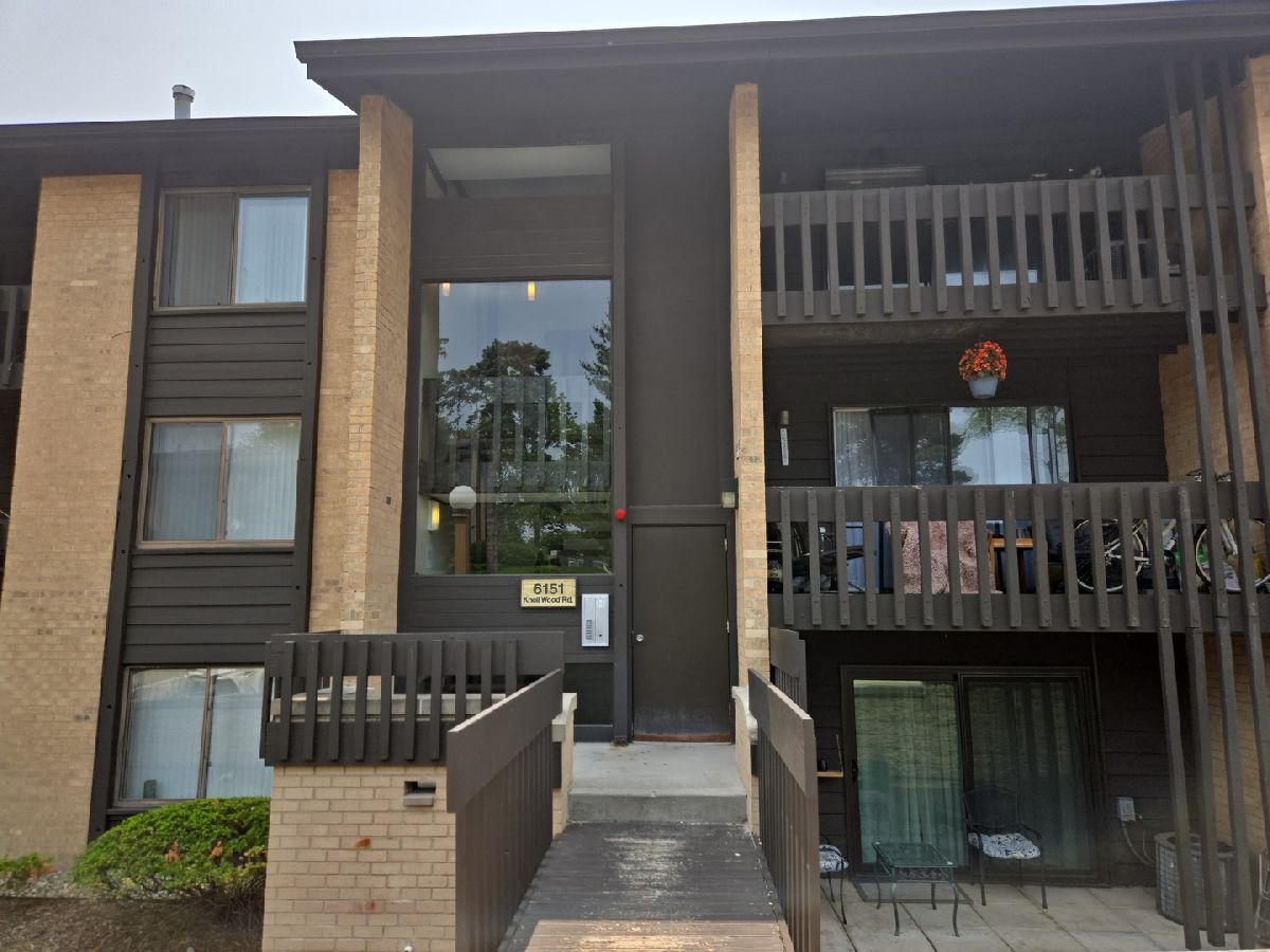Condominiums Rented The Knolls Willowbrook Illinois, 6151 Knoll Wood
