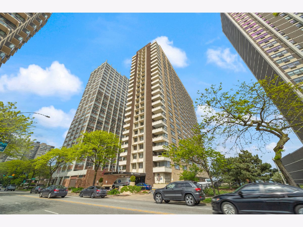 Condominiums Rented El Lago Chicago Illinois, 6157 Sheridan