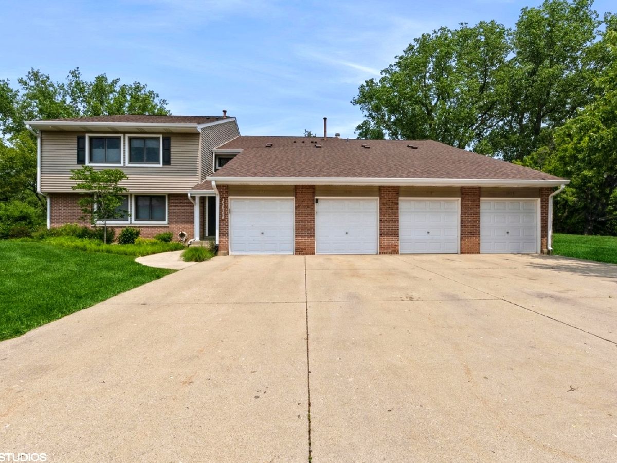 Townhomes & Condos Sold Hidden Lake Village Buffalo Grove Illinois, 1022 Pinetree