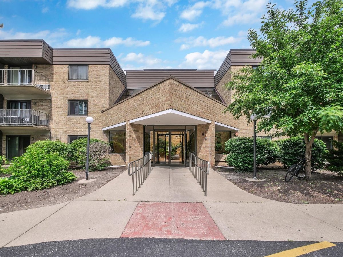 Condominiums Sold Saratoga Rolling Meadows Illinois, 5600 Astor