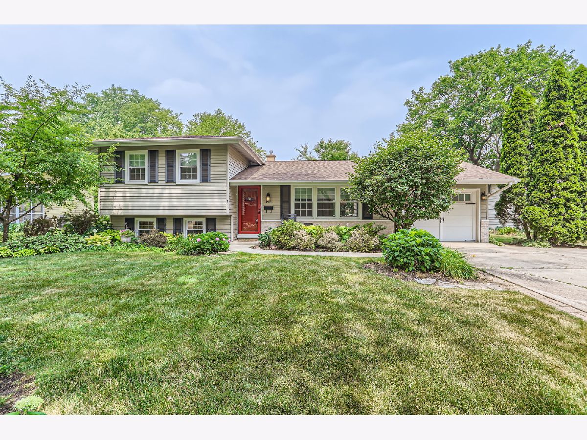 Homes For Sale West Highlands Naperville Illinois, 911 Lilac Lane