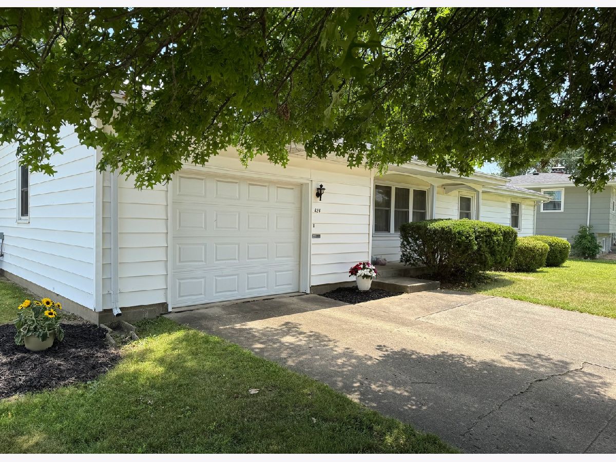  For Sale Charleston Illinois, 824 Kenton Drive